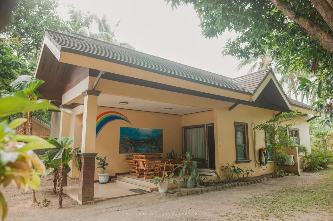 Shenanigans Glamping Resort Zamboanguita  Exteriér fotografie
